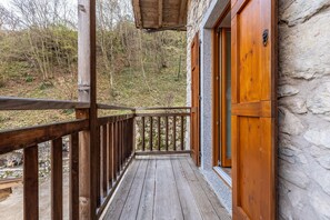 Property grounds - Apartment 'Casa Al Mulino 2' with Mountain View, Shared Garden and Wi-Fi (Tenno)