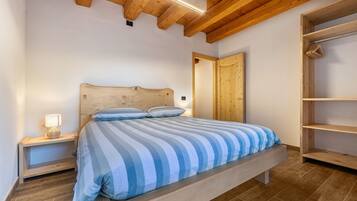 2 室のベッドルーム、WiFi (無料)、ベッドシーツ