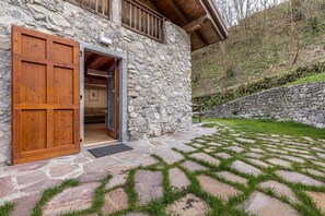 Exterior - Apartment 'Casa Al Mulino 2' with Mountain View, Shared Garden and Wi-Fi (Tenno)