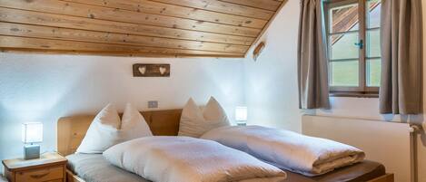 2 室のベッドルーム、WiFi (無料)、ベッドシーツ