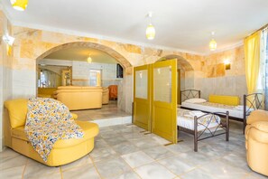 2 عدّة غرف نوم ومكواة/لوح كي وواي فاي مجانًا وملاءات أسرّة