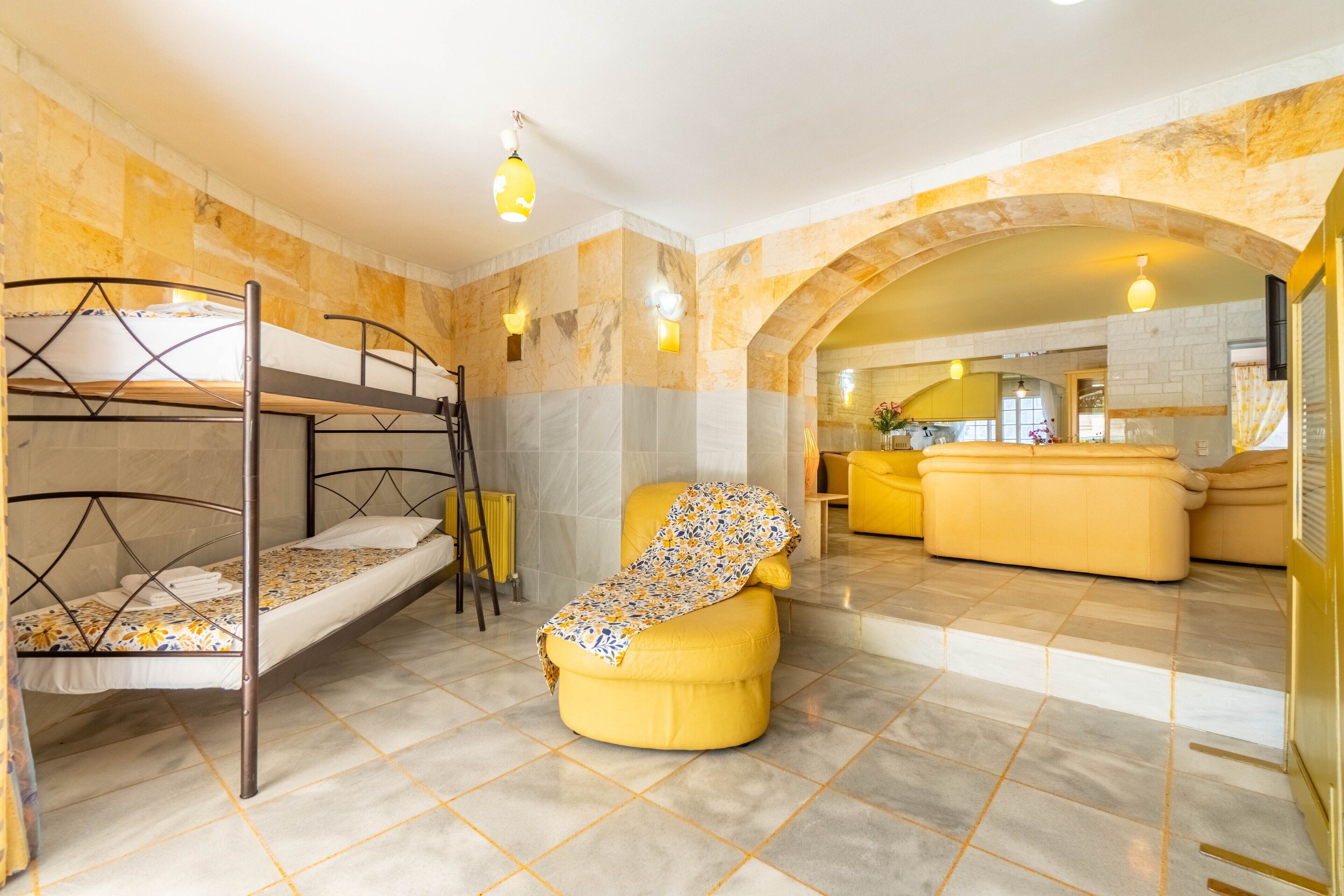 2 chambres, fer et planche à repasser, Wi-Fi gratuit, draps fournis