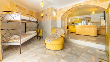 2 chambres, fer et planche à repasser, Wi-Fi gratuit, draps fournis