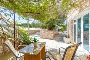 Outdoor dining - Country House 'Paco's Resort  Luxury Villa 32' with Sea View, Wi-Fi and Air Conditioning (Paxoi)