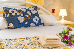 2 bedrooms, iron/ironing board, free WiFi, bed sheets - Country House 'Paco's Resort  Luxury Villa 32' with Sea View, Wi-Fi and Air Conditioning (Paxoi)