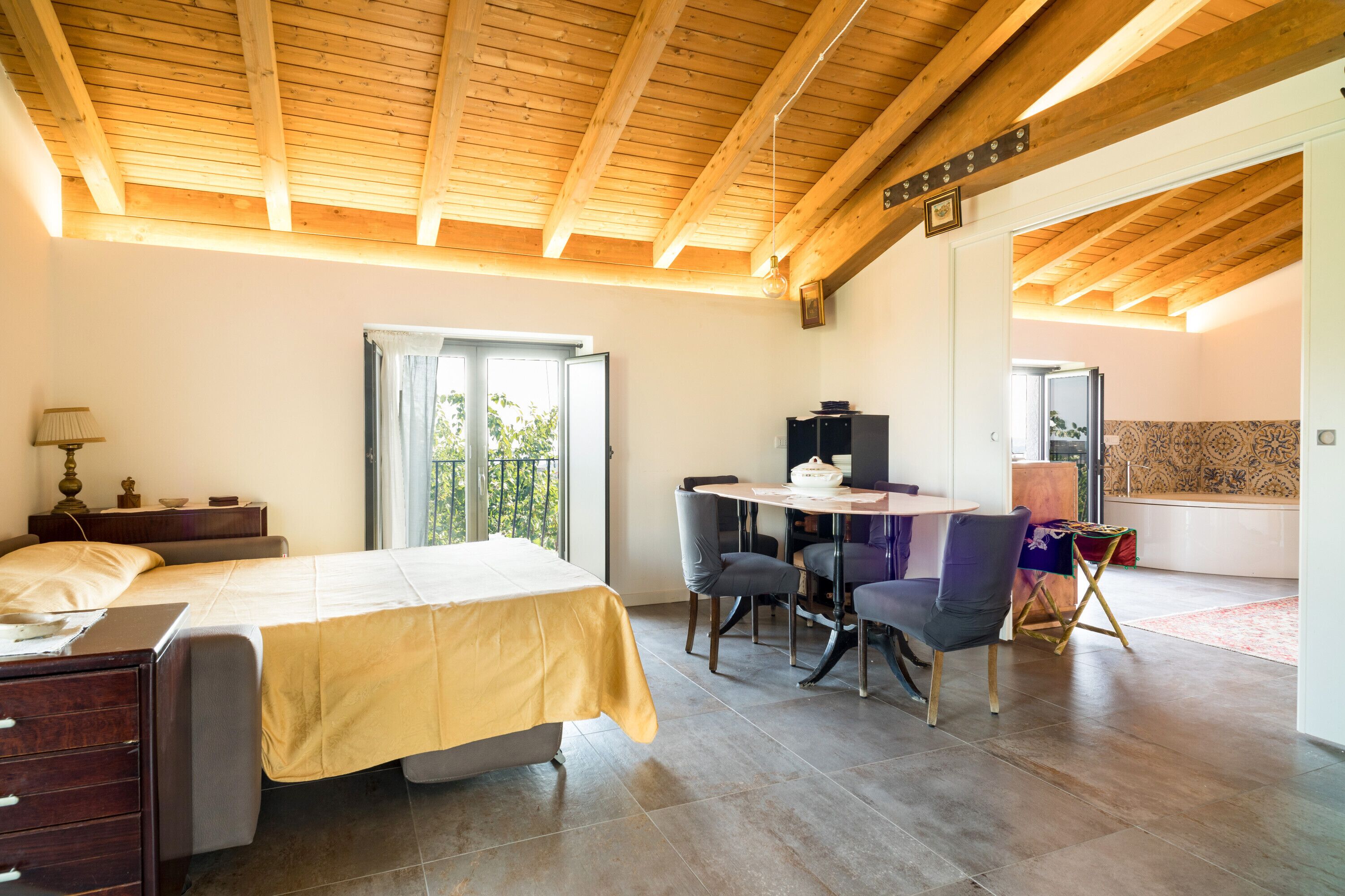 4 bedrooms, iron/ironing board, free WiFi, bed sheets