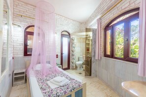 3 habitaciones, tabla de planchar con plancha y wifi gratis 