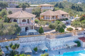 Exterior - Studio Apartment 'Paco's Resort Standard  4' with Mountain View, Wi-Fi and Air Conditioning (Paxoi)