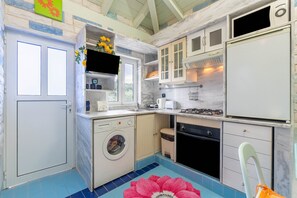 Køleskab, mikrobølgeovn, ovn, kogeplade