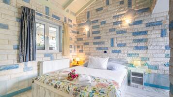 Iron/ironing board, free WiFi, bed sheets