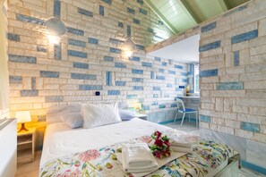 Iron/ironing board, free WiFi, bed sheets - Studio Apartment 'Paco's Resort Standard  1' with Mountain View, Wi-Fi and Air Conditioning (Paxoi)