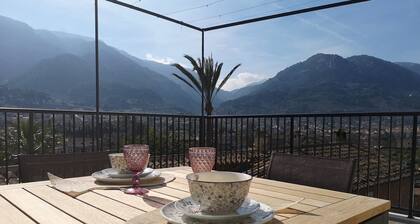 Villa 'Arbona Dalt' mit Bergblick, WLAN und Klimaanlage