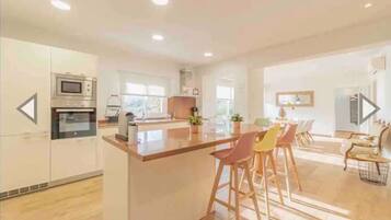 KĂŒhlschrank, Mikrowelle, Ofen, Herdplatte