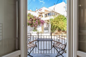 Interior - Studio Apartment 'En Tino 1' with Balcony, Wi-Fi and Air Conditioning (Tinos)