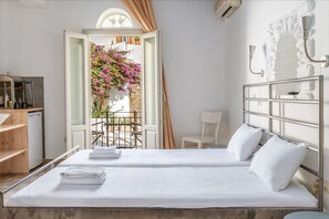 1 bedroom, free WiFi, bed sheets - Studio Apartment 'En Tino 1' with Balcony, Wi-Fi and Air Conditioning (Tinos)