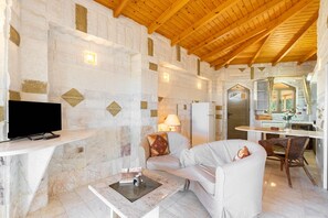 Living area - Apartment 'Paco's Resort Luxury Villa 19' with Sea View, Wi-Fi and Air Conditioning (Paxoi)