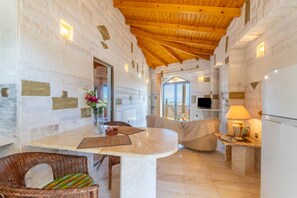 Interior - Apartment 'Paco's Resort Luxury Villa 19' with Sea View, Wi-Fi and Air Conditioning (Paxoi)