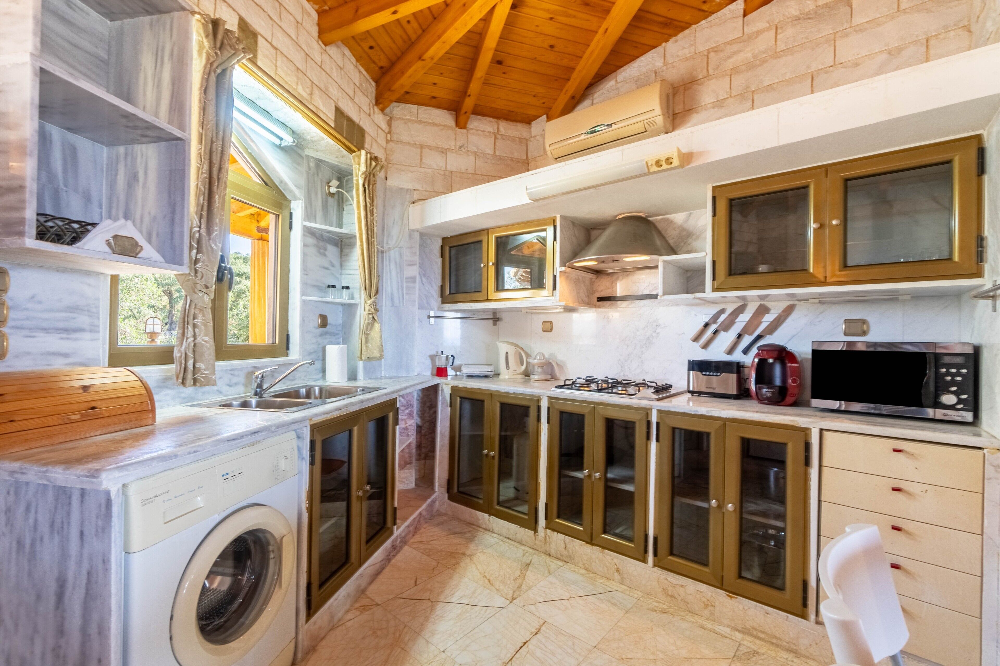 冰箱、微波炉、烤箱、炉灶