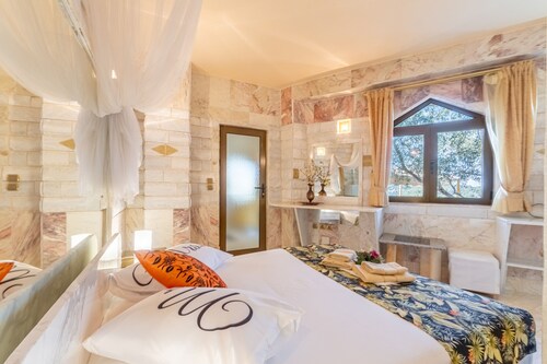 Maison de campagne 'Paco's Resort Luxury House 16' avec vue sur la mer, Wi-Fi et climatisation