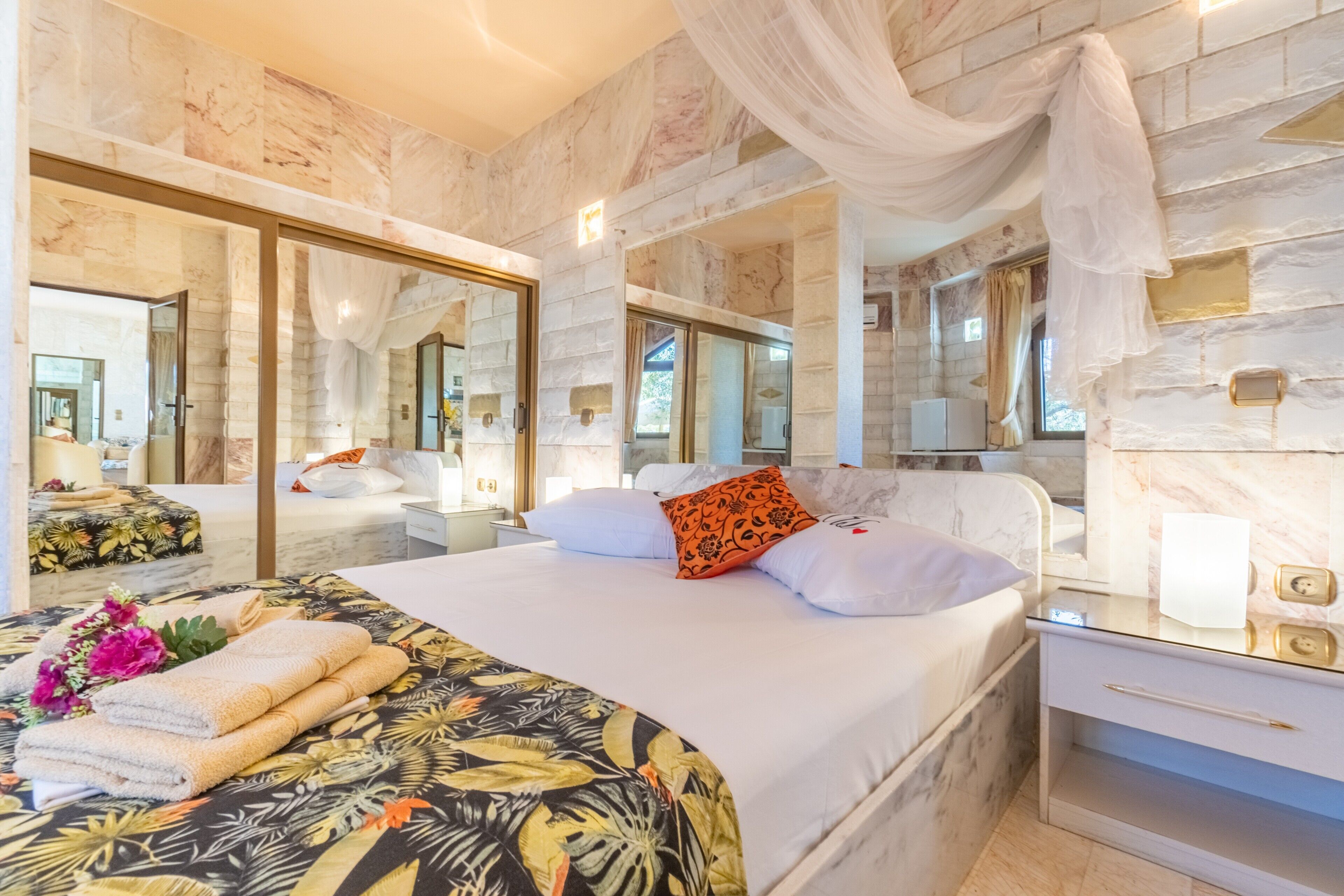 4 bedrooms, iron/ironing board, free WiFi, bed sheets