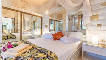 4 bedrooms, iron/ironing board, free WiFi, bed sheets