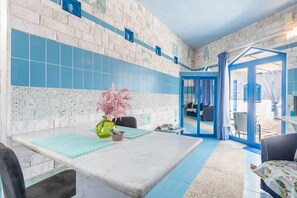 Interior - Apartment 'Paco's Resort Superior Villa 9' with Sea View, Wi-Fi and Air Conditioning (Paxoi)