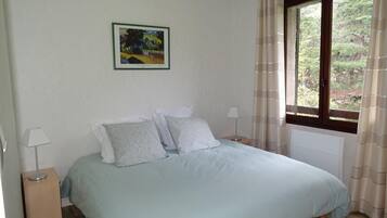 1 chambre, fer et planche Ă repasser, Wi-Fi gratuit, draps fournis