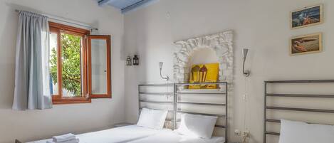 1 habitación, tabla de planchar con plancha, wifi gratis y ropa de cama