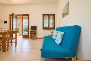 TV, ping pong - Apartment "Mare Etrusco Villetta D2" with Private Garden & Wi-Fi (Populonia)