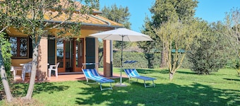 Apartment "Mare Etrusco Villetta D2" with Private Garden & Wi-Fi