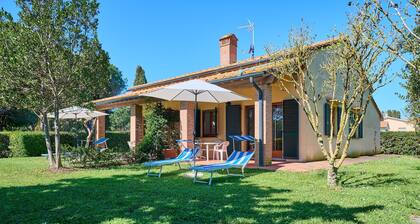 Apartment "Mare Etrusco Villetta D2" with Private Garden & Wi-Fi