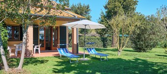 Apartment "Mare Etrusco Villetta D2" with Private Garden & Wi-Fi