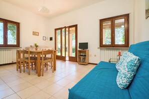 Fernseher, Tischtennisplatte