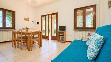 Televisión, mesa de ping pong