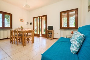 TV, ping pong - Apartment "Mare Etrusco Villetta D2" with Private Garden & Wi-Fi (Populonia)