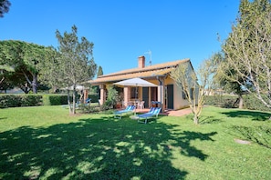 Exterior - Apartment "Mare Etrusco Villetta D2" with Private Garden & Wi-Fi (Populonia)