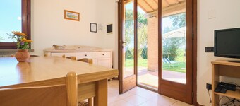 Apartment "Mare Etrusco Villetta D2" with Private Garden & Wi-Fi