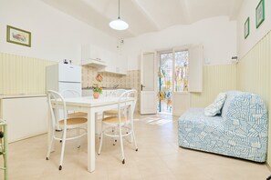 Interior - Apartment "Mare Etrusco 4" with Shared Garden & Wi-Fi (Populonia)