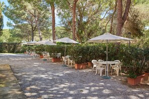 Outdoor dining - Apartment "Mare Etrusco 4" with Shared Garden & Wi-Fi (Populonia)