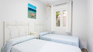 3 makuuhuonetta, silitysrauta/-lauta, ilmainen Wi-Fi, vuodevaatteet