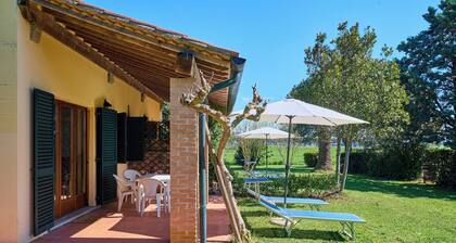 Apartment "Mare Etrusco Villetta D1" with Private Garden & Wi-Fi