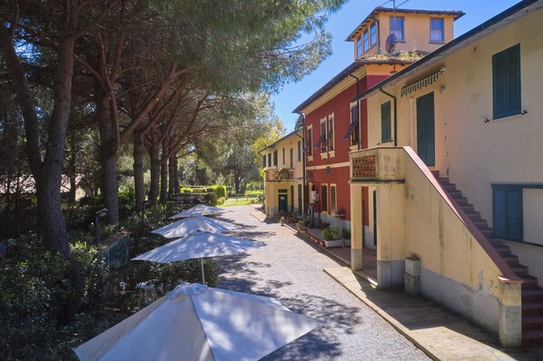 Exterior - Apartment 'Mare Etrusco 2' with Shared Garden and Wi-Fi (Populonia)