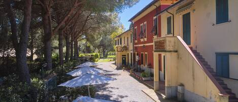 المنشأة من الخارج