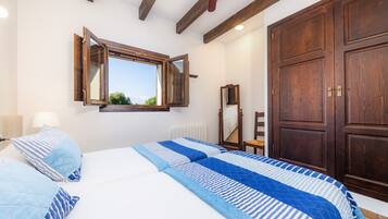 4 Schlafzimmer, BĂŒgeleisen/BĂŒgelbrett, kostenloses WLAN, BettwĂ€sche