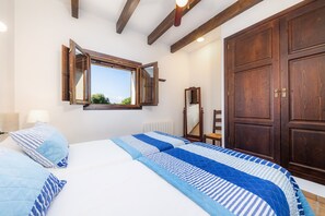 4 bedrooms, iron/ironing board, free WiFi, bed sheets - Rural House 'Villa Es Coll Doret' with Private Pool, Private Terrace and Wi-Fi (Porto Cristo)