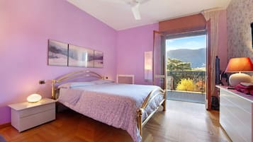 2 makuuhuonetta, silitysrauta/-lauta, ilmainen Wi-Fi, vuodevaatteet