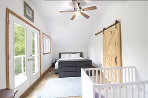 4 bedrooms, desk, travel crib, free WiFi