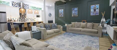 智能电视、壁炉、书