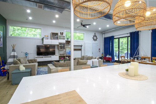 Spacious 4 Bedroom- Steps to Beach