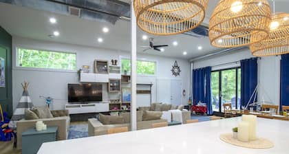 Spacious 4 Bedroom- Steps to Beach